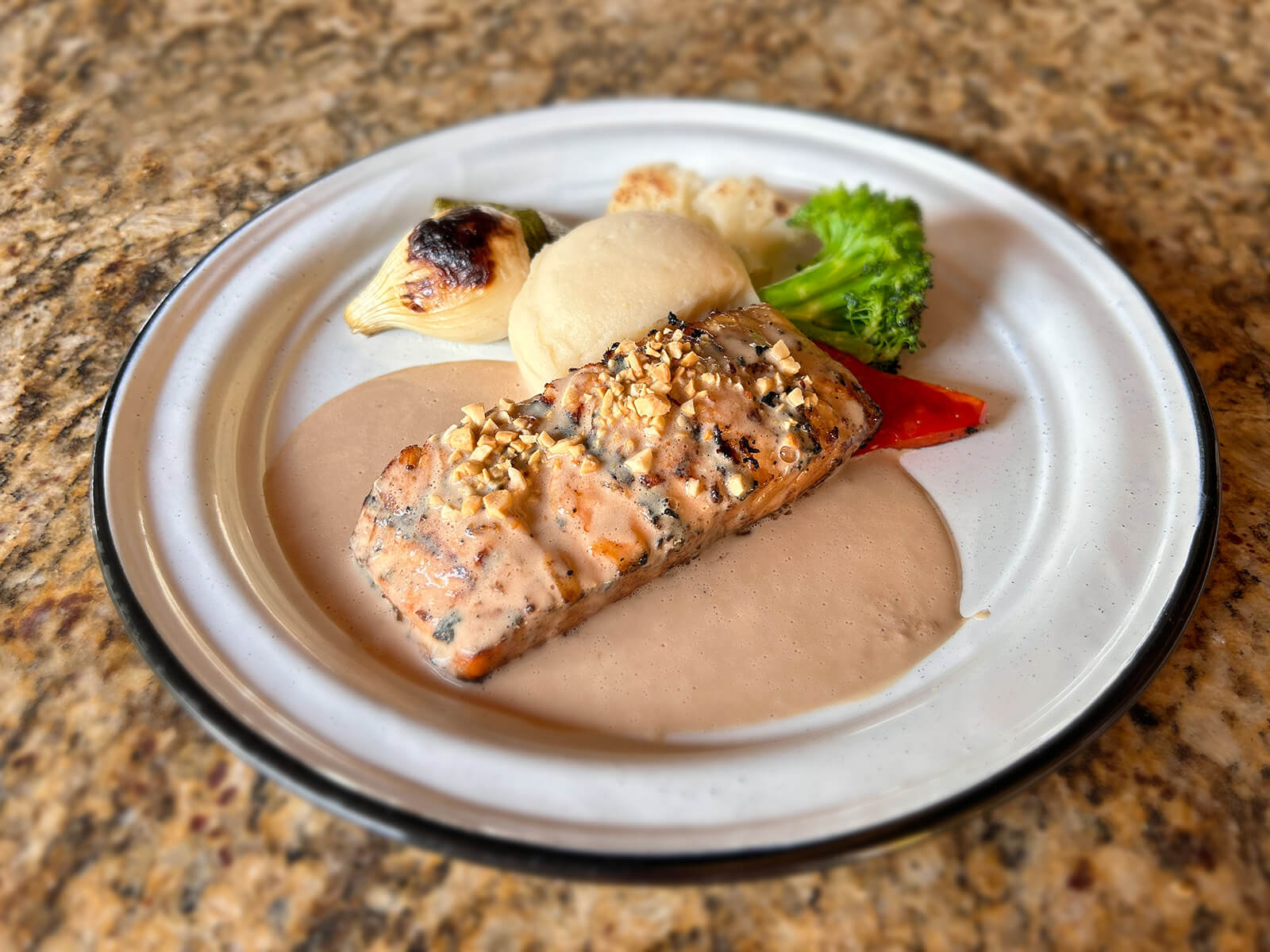 Salmon fillet in peanut sauce - Casa Tequila®